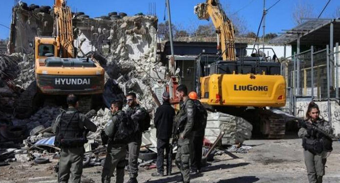 قابض فوج نے طوالکرم میں ایک شادی ہال کو مسمار کردیا