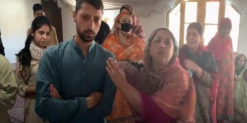 بھارتی فوج کی بربریت کا شکار بےگناہ راہ گیر خاتون جاںبحق