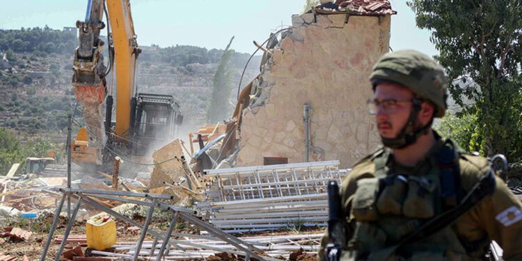 قابض ریاست میں فلسطینی خاندان کو اپنا مکان مسمار کرنے کا حکم