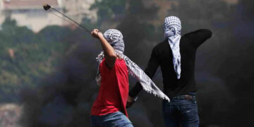 صیہونی فوج کی سے فائرنگ سے دو فلسطینی مظاہرین شہید، متعدد زخمی  