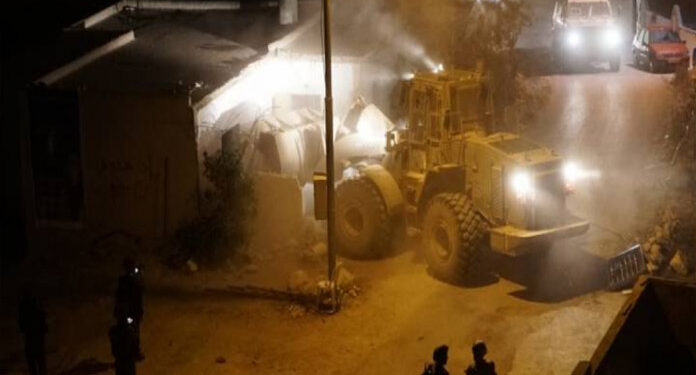 رام اللہ میں قابض فوج  نے بیت سیرہ میں ایک مکان مسمار کردیا