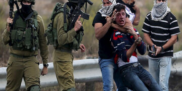 اسرائیلی فوج کےنہتے فلسطینیوں پر حملے 53 زخمی ہوگئے