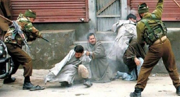 بھارتی بربریت: مقبوضہ کشمیر میں 2کشمیری نوجوان بدترین تشدد کا نشانہ بنائےگئے