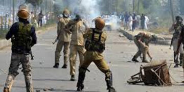 بھارتی فوج  کشمیریوں کو کورونا کے نام پر بنا نماز جنازہ  دفنا رہی ہے