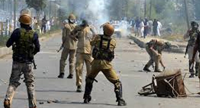 بھارتی فوج کشمیریوں کو کورونا کے نام پر بنا نماز جنازہ دفنا رہی ہے