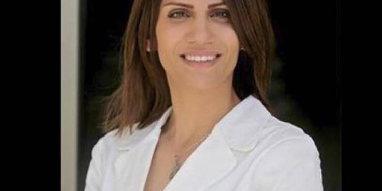 کورونا سے متاثر میرے والد صائب عریقات کی طبیعت تشویشناک ہوگئی ہے،دلال عریقات