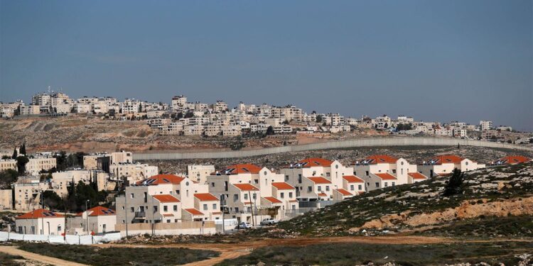 قابض صہیونی حکومت نے القدس اور غرب اردن میں 3212 گھروں‌کی تعمیر کی منظوردے دی