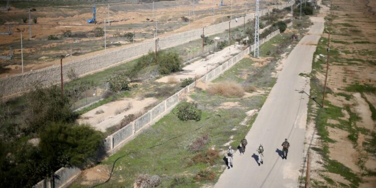 اسرائیلی فوج نے غزہ کی سرحد کے ساتھ ایک بڑی سڑک کی تعمیر شروع کردی