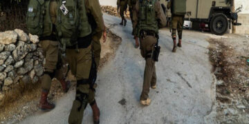 قابض فوج نے الخلیل میں 2 بھائیوں کو حراست میں لے لیا