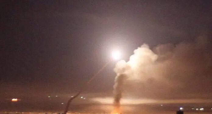 غزہ میں صہیونی فوج کا راکٹوں سے حملہ