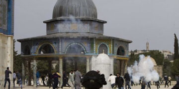 غاصب فوج نے ایک بار پھر  علی الصبح  مسجد اقصیٰ پر دھاوا بول دیا