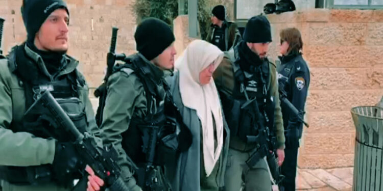 صیہونی فوج نے معمر فلسطینی خاتون کو گرفتار کرلیا
