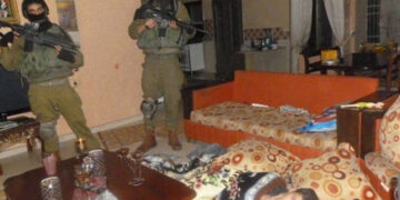 فلسطینی گھروں، تجارتی مراکز میں صہیونی فوج کی لوٹ مار