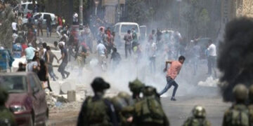 قابض فوج کا نابلس میں فلسطینوں پر حملہ: متعددشہادتوں کا خدشہ