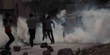 قابض فوج کا فلسطینی پر امن ریلی پر دھاوا