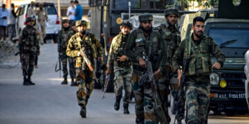 بھارتی فوج کی جارحیت: حریت کانفرنس کے 2 رہنماء گرفتار