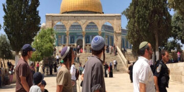 قبلہ اول پر صہیونی آباد کاروں کا دھاوا، فلسطینیوں پر تشدد