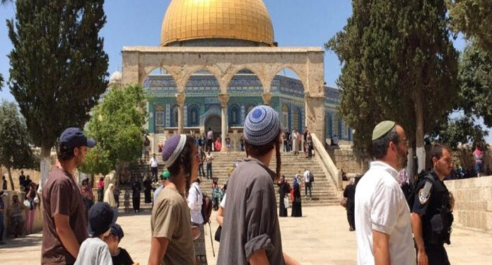 قبلہ اول پر صہیونی آباد کاروں کا دھاوا، فلسطینیوں پر تشدد