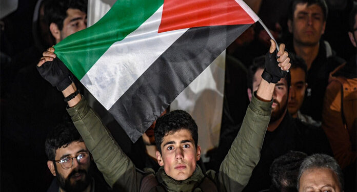 فلسطینیوں کے ہاتھوں صہیونی فوجی گاڑی تباہ