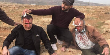 صیہونی آبادکاروں کا فلسطینیوں پر حملہ