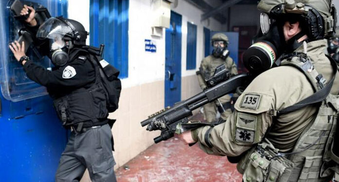 صیہونی جیل حکام  کے مظالم، فلسطینی اسیروں کا کھانہ کھانے سے انکار