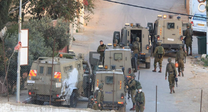 رام اللہ: قابض فوج کا فلسطینی علاقے پردھاوا، درجنوں فلسطینی اغوا