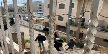 صہیونی عدالت کے سامنے فلسطینی شہری کی گرفتاری