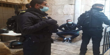 صہیونی جیل سے رہائی پانے والافلسطینی 6 ماہ کے لیے مسجد اقصی سے جلا وطن