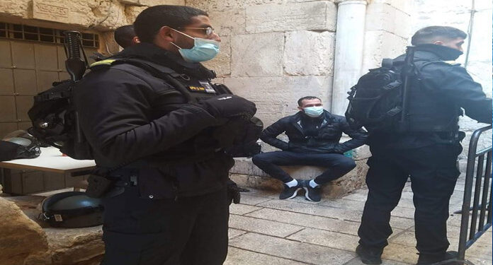 صہیونی جیل سے رہائی پانے والافلسطینی 6 ماہ کے لیے مسجد اقصی سے جلا وطن