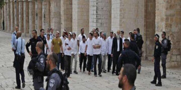 قابض فوج  کی سرپرستی میں صہیونی آبادکاروں کا مسجد اقصیٰ پر دھاوا