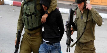 قابض فوج  کا فلسطینی نوجوان پر بے رحمانہ تشدد اور گرفتاری