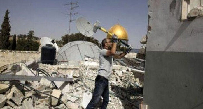 اسرائیلی بلدیہ : فلسطینی جرمانے سے بچنے کےلیےاپنا گھرخود ہی مسمار کرنے پر مجبور