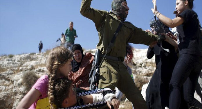 صہیونی فوج کا فلسطینی پر تشدد اور گرفتاری، اہل خانہ بھی صہیونی تشدد کا شکار