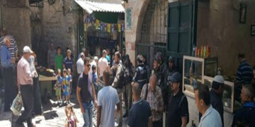 صہیونی آباد کاروں کا فلسطینی دکاندار پر حملہ  