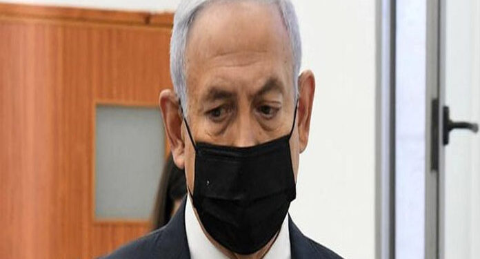 صیہونی وزیراعظم عدالت میں پیش، الزامات کی سختی سے تردید