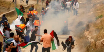 Palestinians-Palestine-escape-tear-gas-fired-Isael-