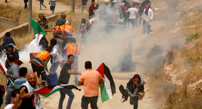Palestinians-Palestine-escape-tear-gas-fired-Isael-