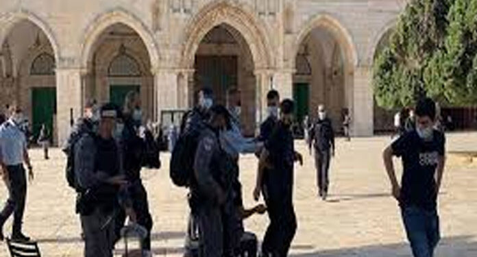 Zionist-settlers-Al-Aqsa-Mosque-