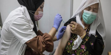 اسرائیل نے فلسطینیوں کی کورونا ویکسینیشن مؤخر کردی