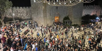 مقبوضہ فلسطین: صہیونی پولیس نے دمشق گیٹ سے رکاوٹیں ہٹادیں