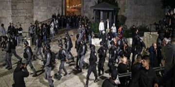 صہیونی فوج کا باب العامود میں فلسطینی اجتماع پر دھاوا