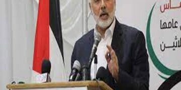 فلسطینی انتخابات کے التوا کی مخالفت کر تے ہیں، حماس