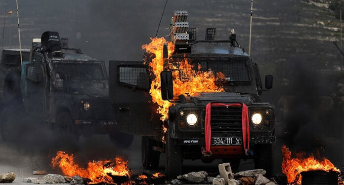 فلسطینی نوجوانوں نے صیہونی فوج کی چوکی کو آگ لگادی