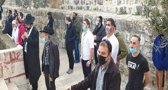 صیہونی آبادکاروں کا قبلہ اول پر دھاوا، مقدس مقامات کی بے حرمتی کی