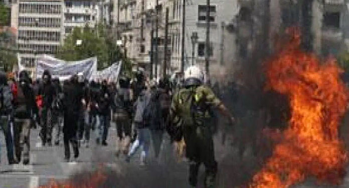 قابض فوج کا فلسطینی مظاہرین پر بہیمانہ تشدد