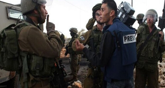 اسرائیلی عدالت میں دو فلسطینی صحافیوں کی نظر بندی میں توسیع