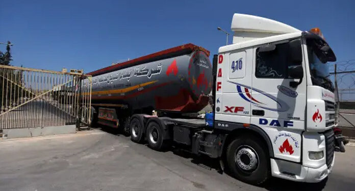 اسرائیلی بمباری کے بعد تباہ حال غزہ کو ایندھن کی سپلائی بحال