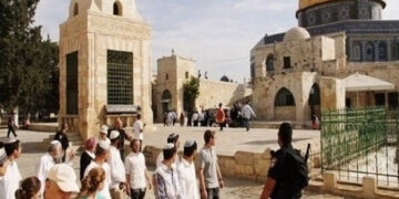 صہیونی آباد کاروں کا ایک بار پھر مسجد اقصٰی پر دھاوا