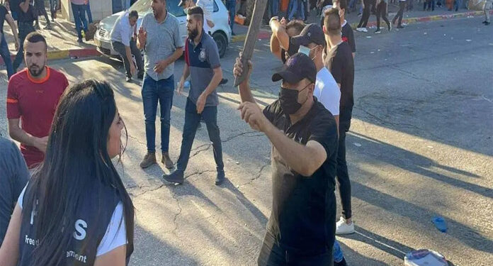 نزار بنات قتل: فلسطینی اتھارٹی کے اہلکاروں کاصحافیوں سمیت مظاہرین پر تشدد