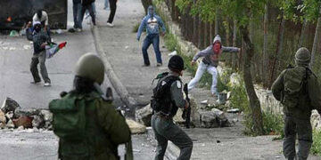 صیہونی فوج کا فلسطینیوں پر تشدد، متعدد کو گرفتارکرلیا